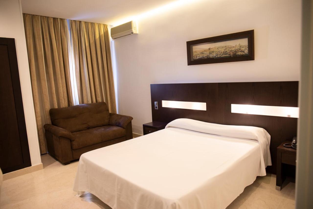 Hotel El Meson Torrijos Luaran gambar