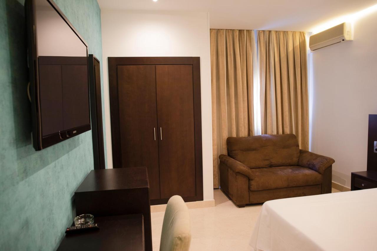 Hotel El Meson Torrijos Luaran gambar