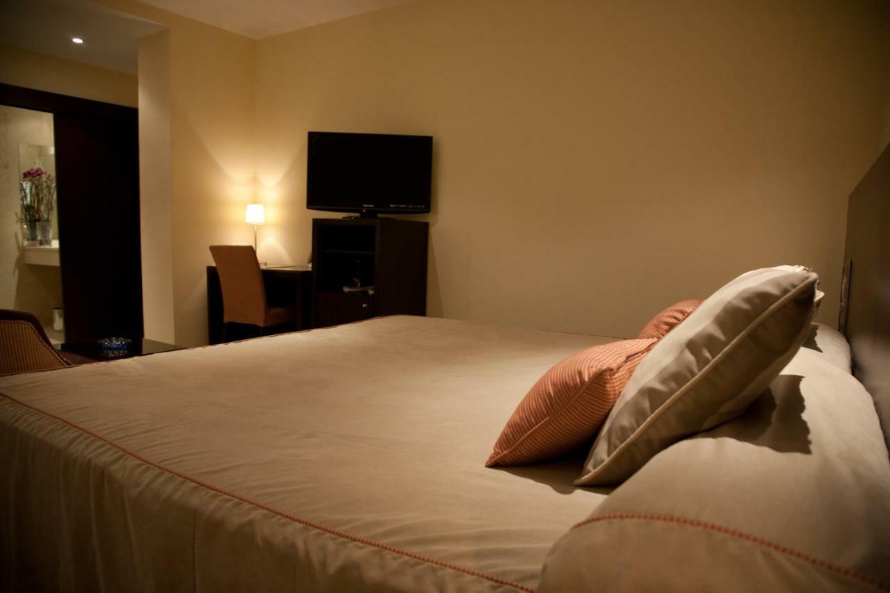 Hotel El Meson Torrijos Luaran gambar