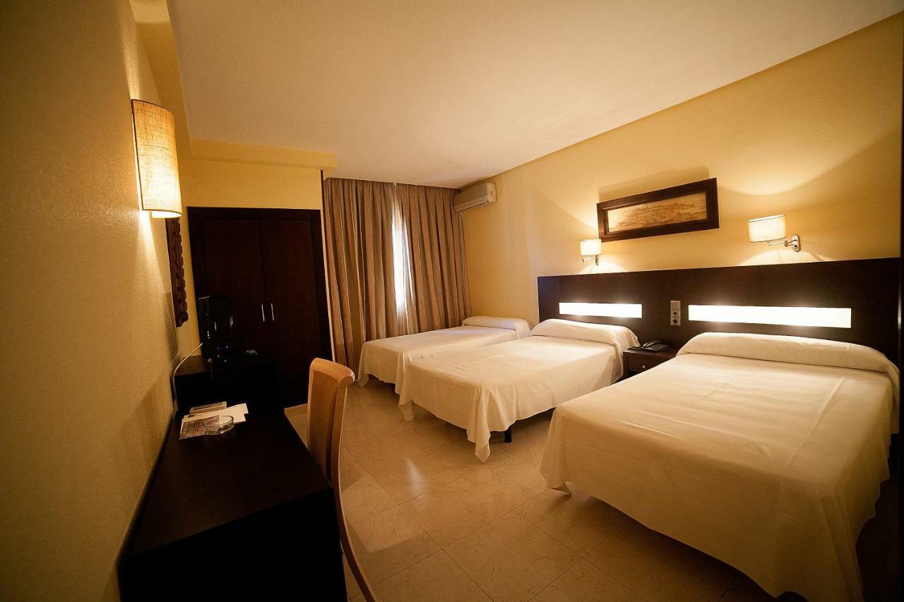 Hotel El Meson Torrijos Luaran gambar