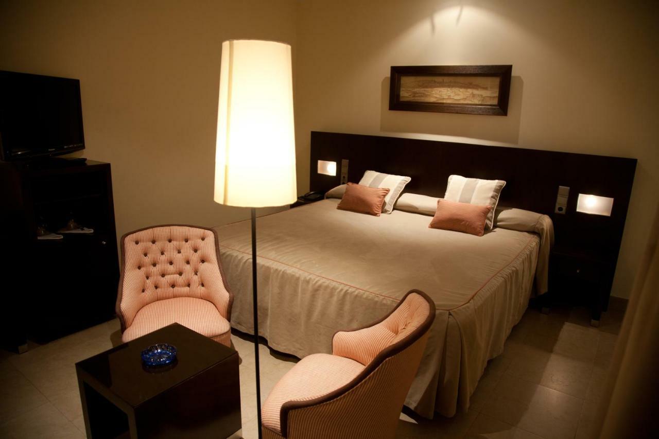 Hotel El Meson Torrijos Luaran gambar