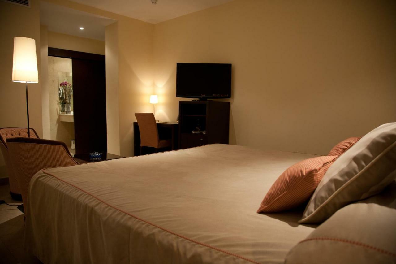 Hotel El Meson Torrijos Luaran gambar